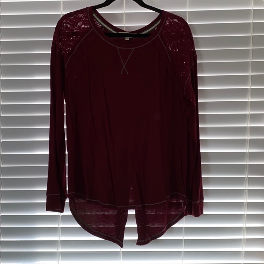 Rewind top size XL with lace shoulders